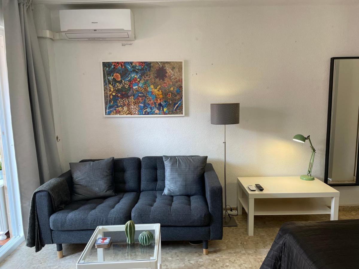 Fuengirola, Boliches - Right On The Beach. Apartment *