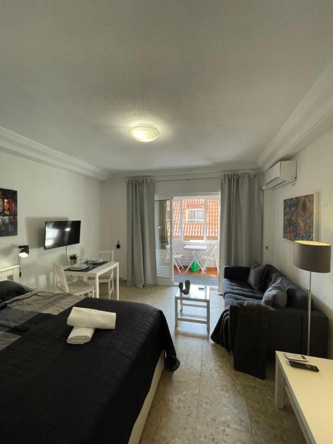 Fuengirola, Boliches - Right On The Beach. Apartment Fuengirola