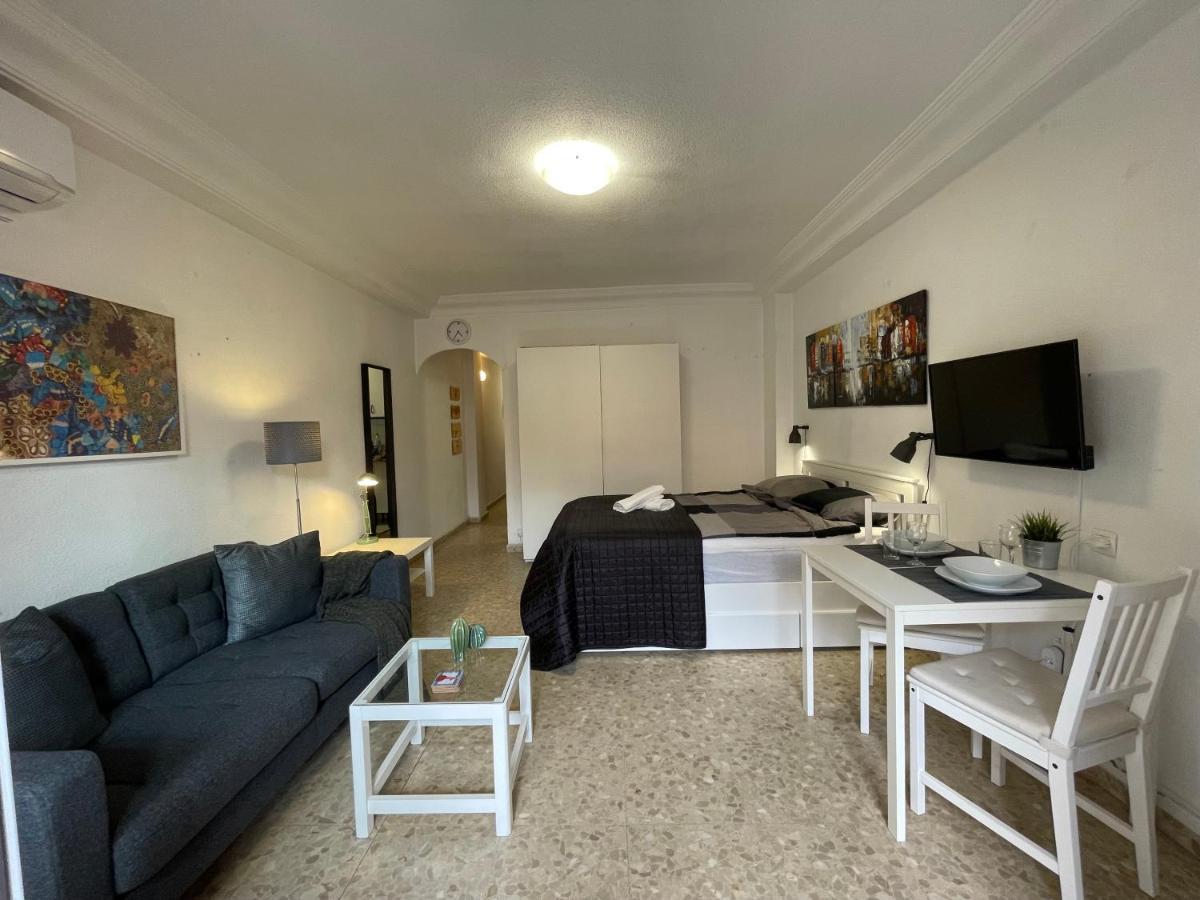 Fuengirola, Boliches - Right On The Beach. *