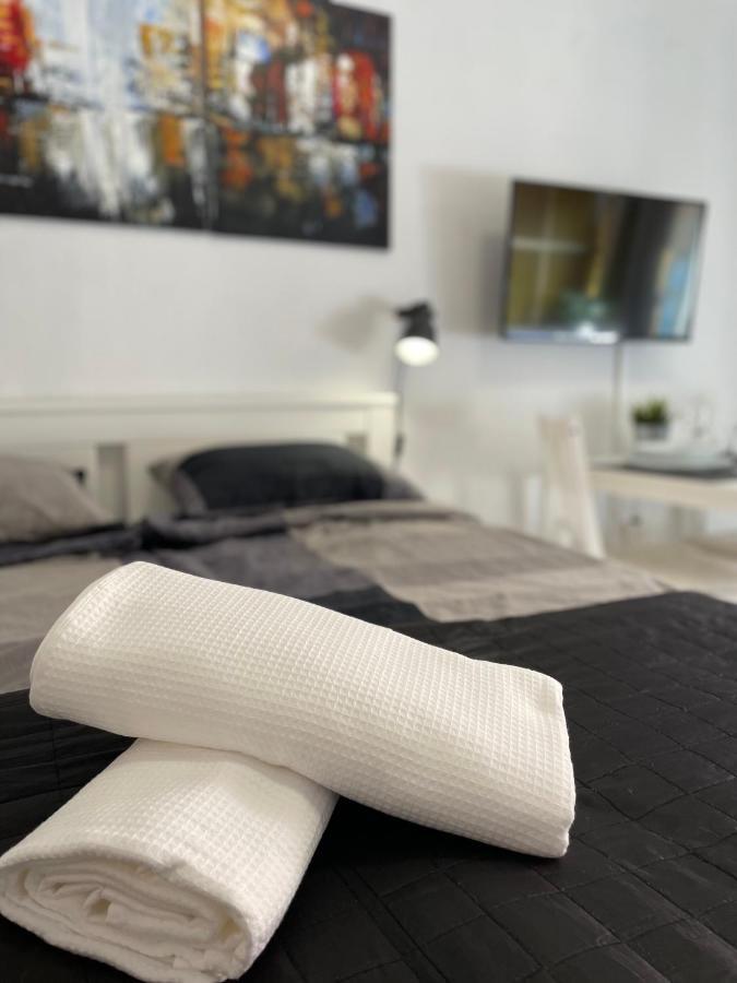 Apartment Fuengirola, Boliches - Right On The Beach. *