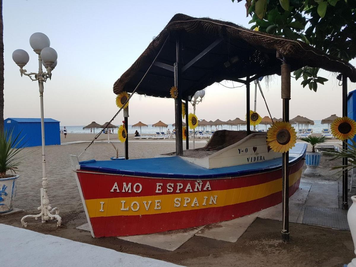 Fuengirola, Boliches - Right On The Beach. Leilighet Fuengirola